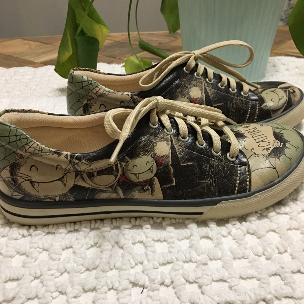 DoGo hand painted vegan ‘Catpire’ sneakers - Picture 2 of 16
